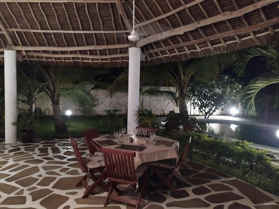 Twiga House Resort Piscina ☆☆☆☆☆ Pearl Beach 와타무 외부 사진